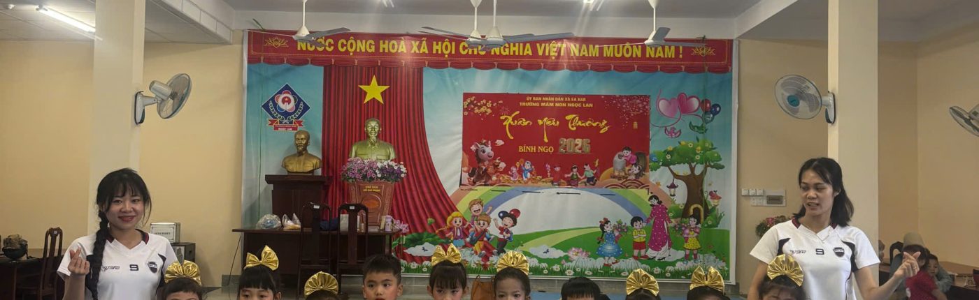 Cô và trò chuẩn bị hội thi Aerocbic cấp Xã